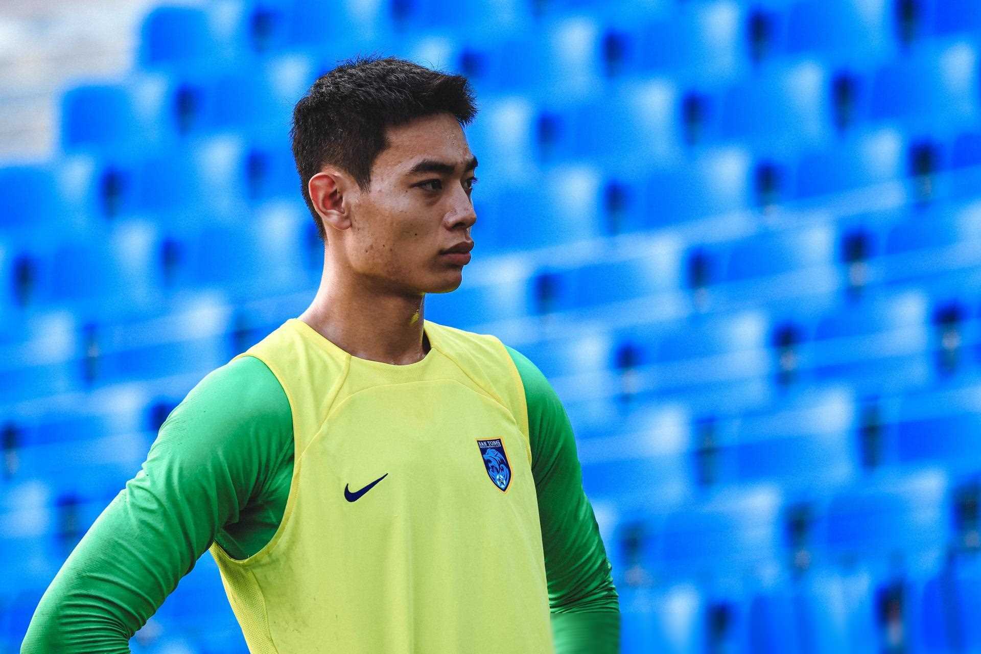 年轻球员崭露头角,为球队增添活力的简单介绍 年轻球员崭露头角,为球队增添活力的简单介绍