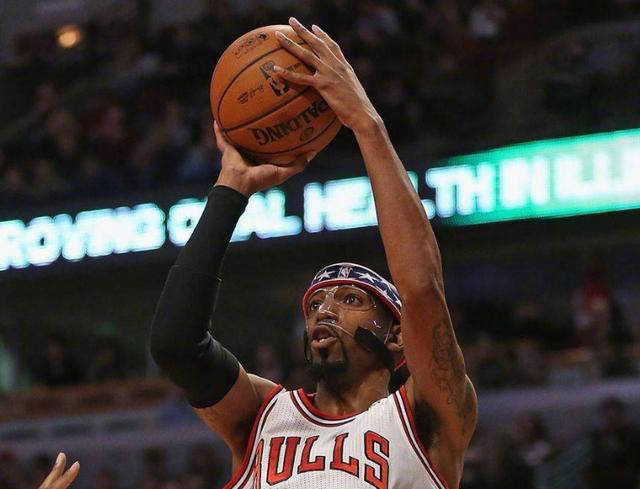 汉密尔顿率队实现连胜,霸气登顶 汉密尔顿率队实现连胜,霸气登顶