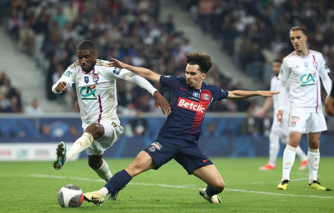 关于巴黎圣日耳曼客场不敌里昂,遗憾失利的信息 关于巴黎圣日耳曼客场不敌里昂,遗憾失利的信息