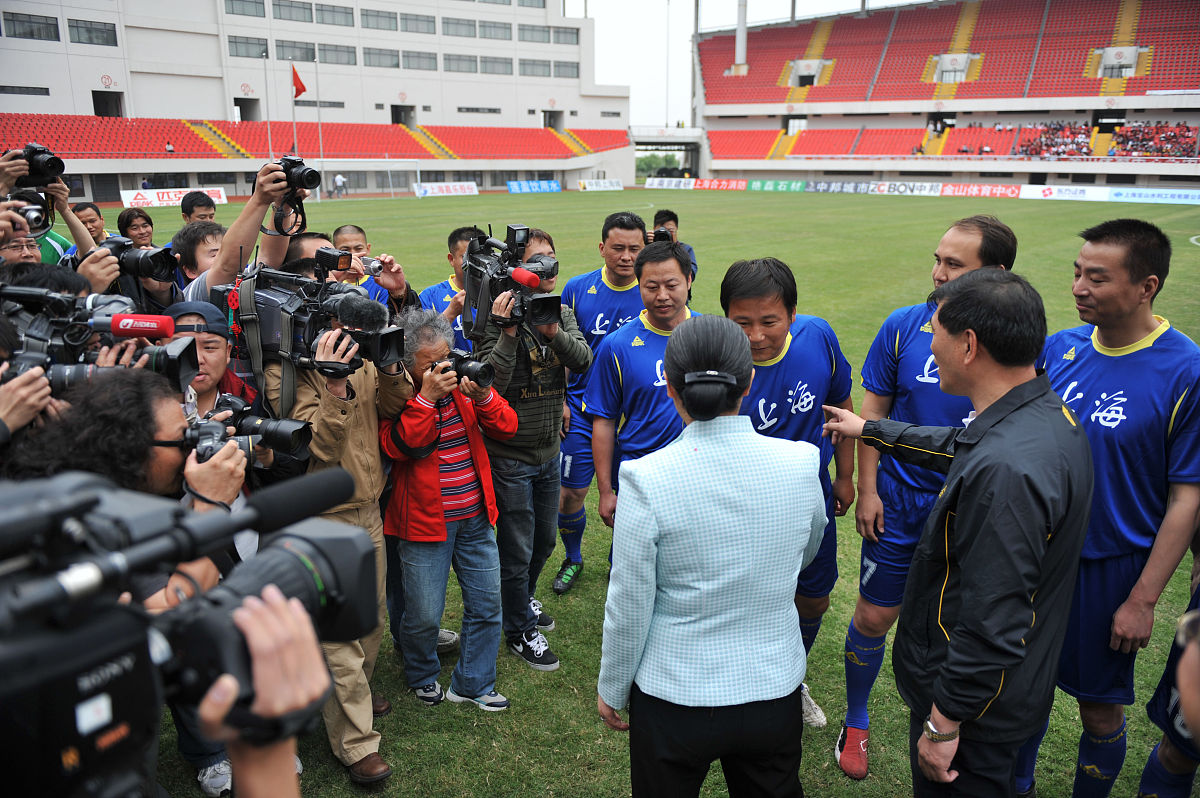 关于经典对决再度上演，球场较量热衷期待的信息