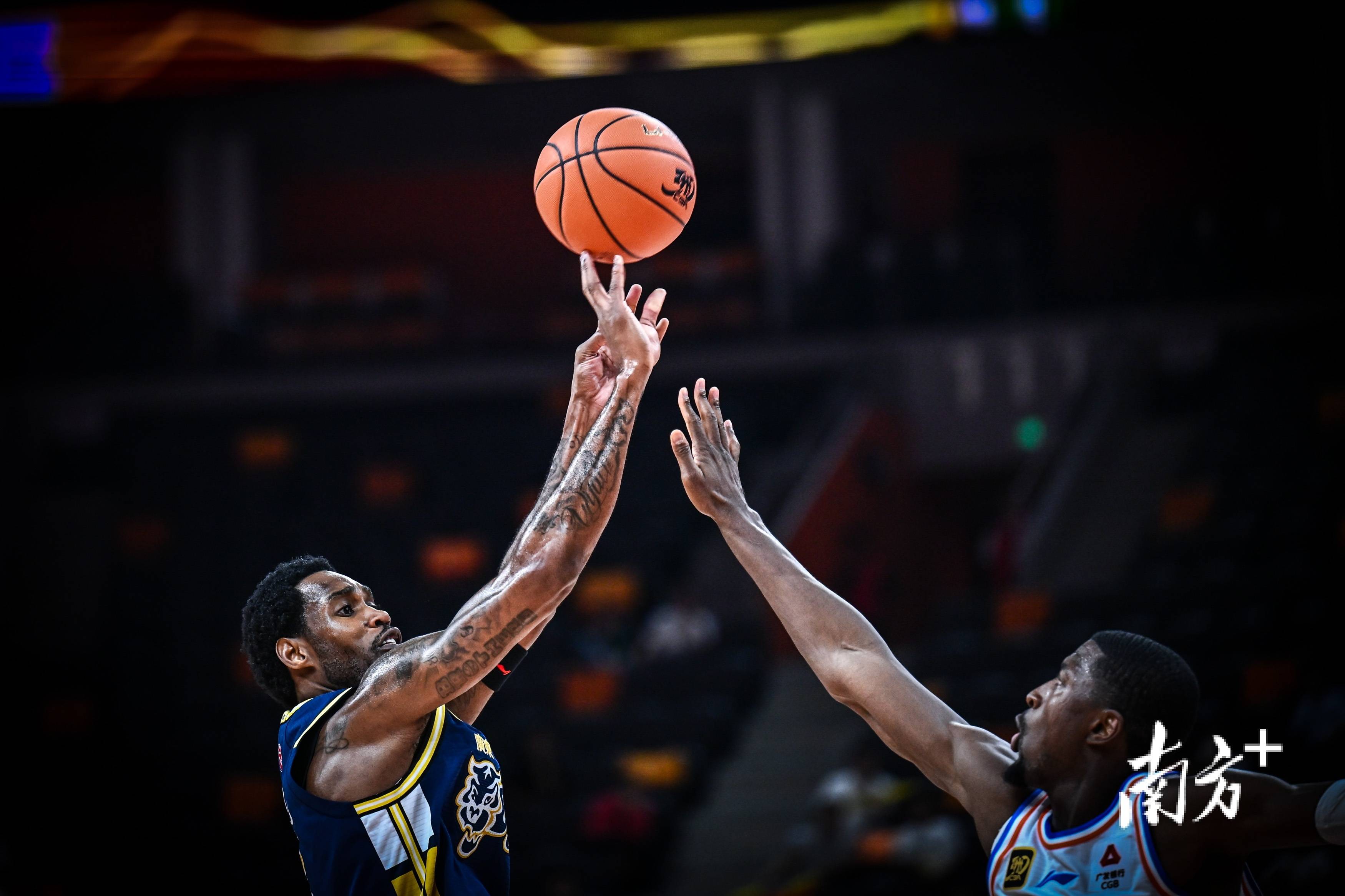 包含客场取胜瞬间,球队斩获连胜的词条 包含客场取胜瞬间,球队斩获连胜的词条