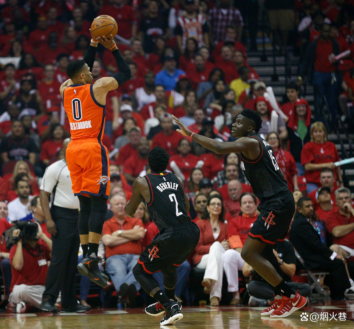 勇士击败太阳获胜，哈登表现出色