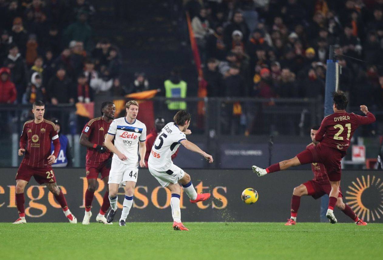 开云下载-罗马赢得重要比赛，摆脱降级危机