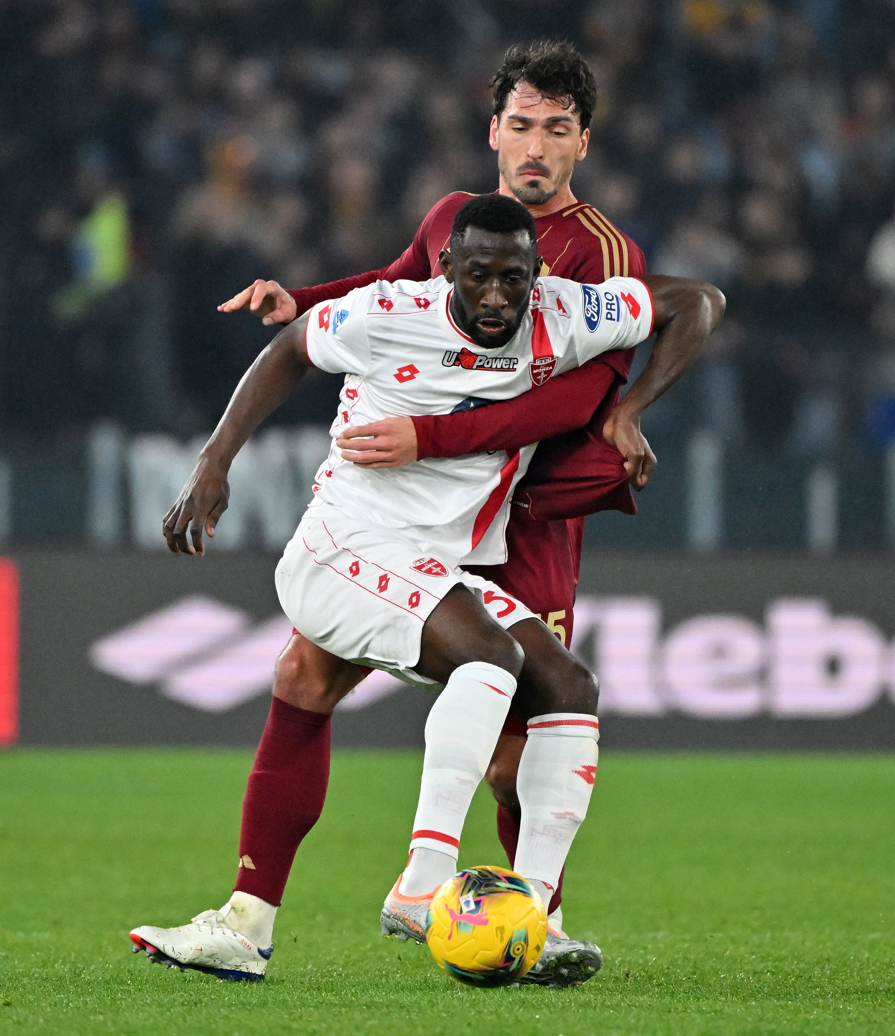 罗马赢得重要比赛，摆脱降级危机