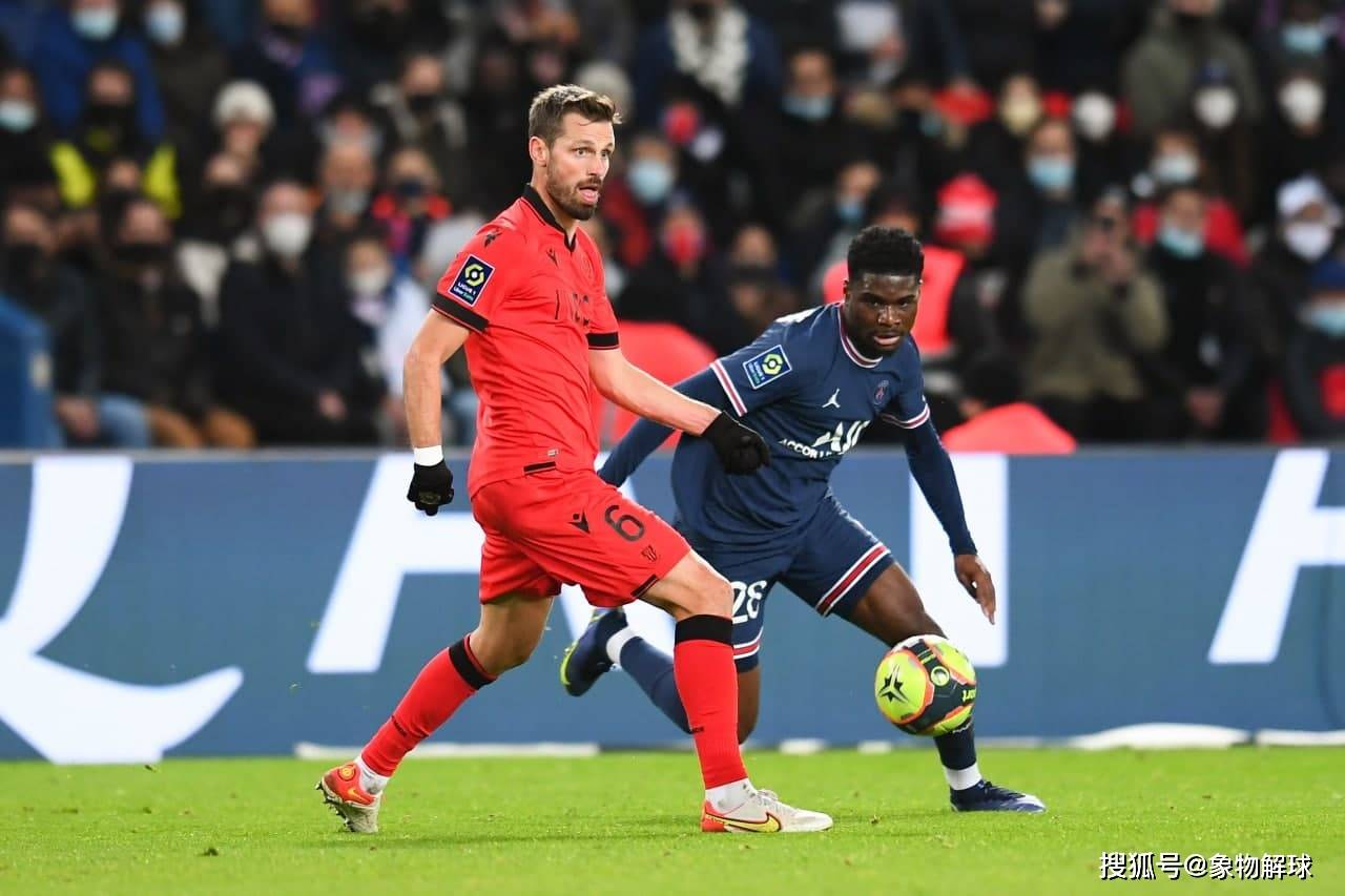 亚眠在法国杯比赛中击败环卫巴黎的简单介绍