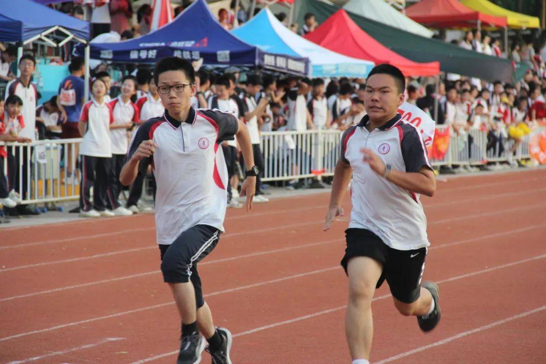 竞技比拼中选手奋勇争先,英姿飒爽的简单介绍 竞技比拼中选手奋勇争先,英姿飒爽的简单介绍