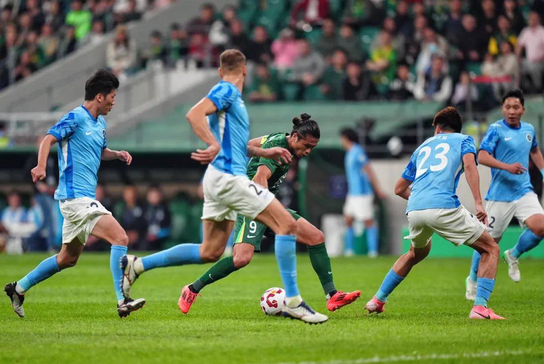 一场关键胜利使球队在联赛中排名攀高