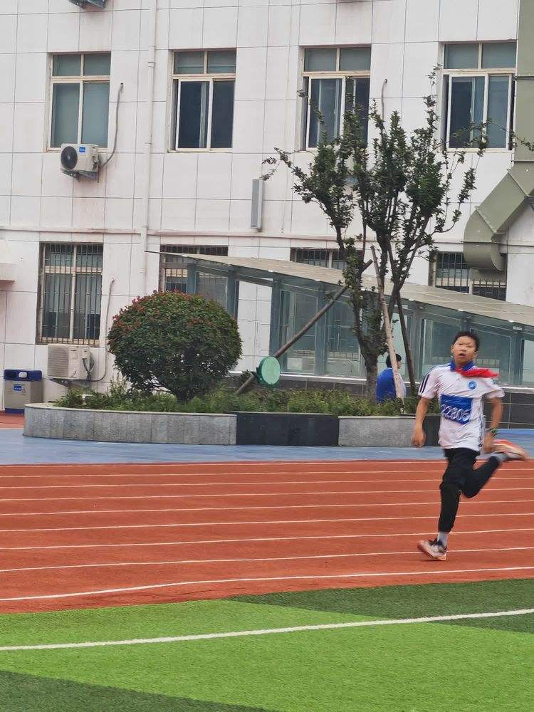 开云体育官方网站-运动员备战氛围热烈，迎接挑战