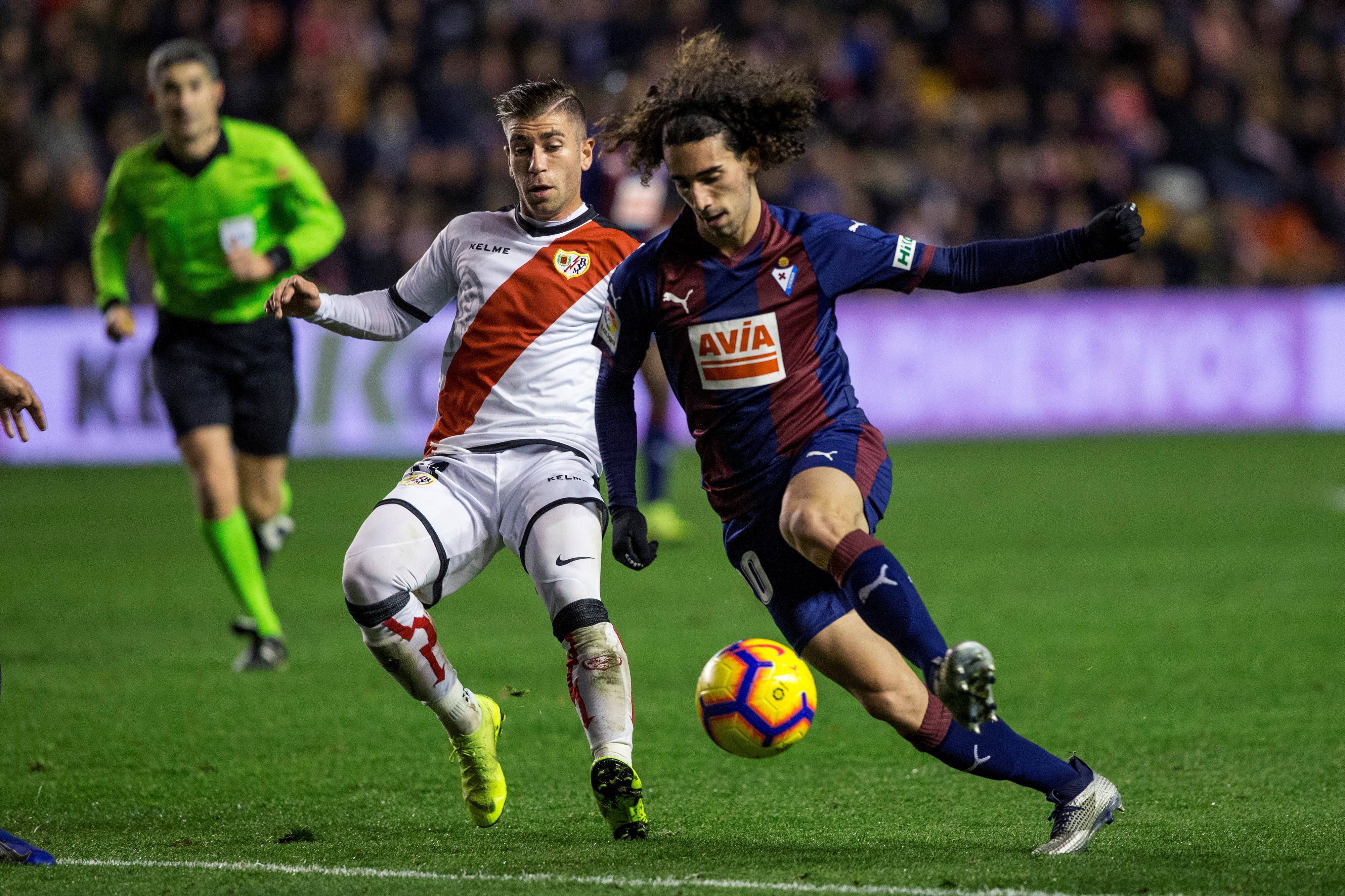 巴伦西亚前锋引领球队赢得胜利 巴伦西亚前锋引领球队赢得胜利