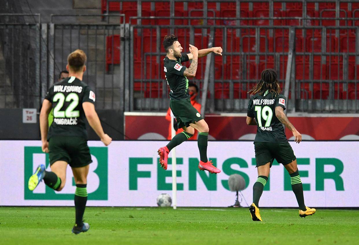 包含沃尔夫斯堡主场失利，降级压力增大的词条