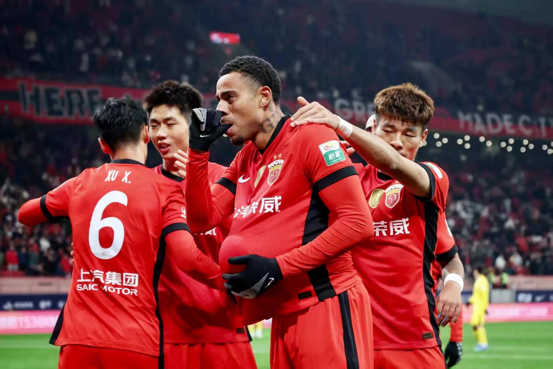 球队士气低迷,球员心态受挫 球队士气低迷,球员心态受挫