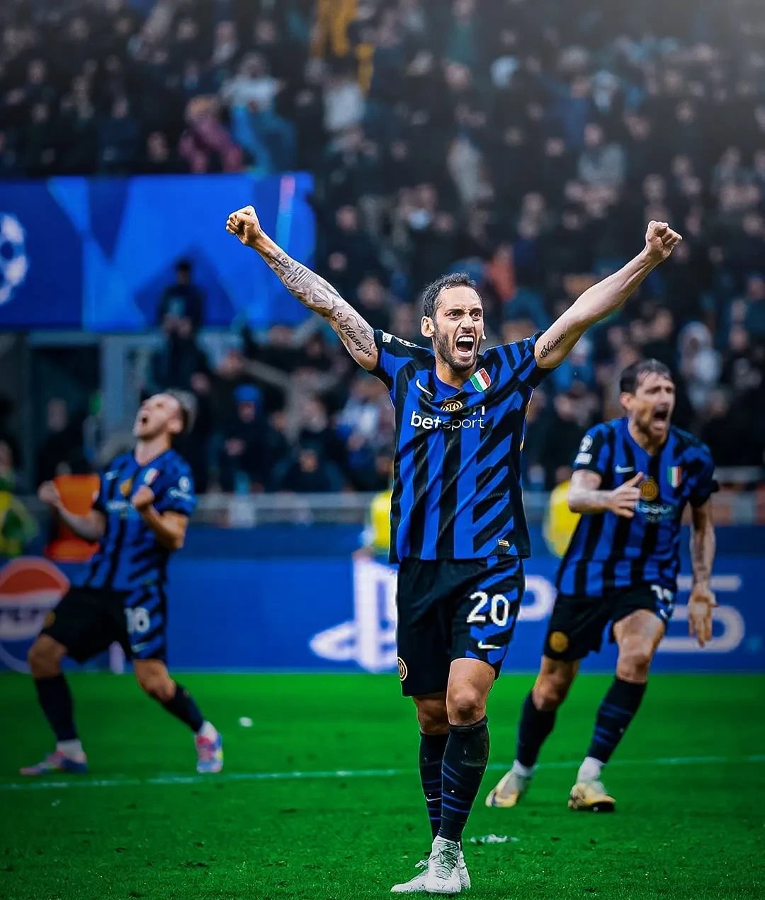 包含瓦伦西亚主场逆转国际米兰，取得关键胜利的词条