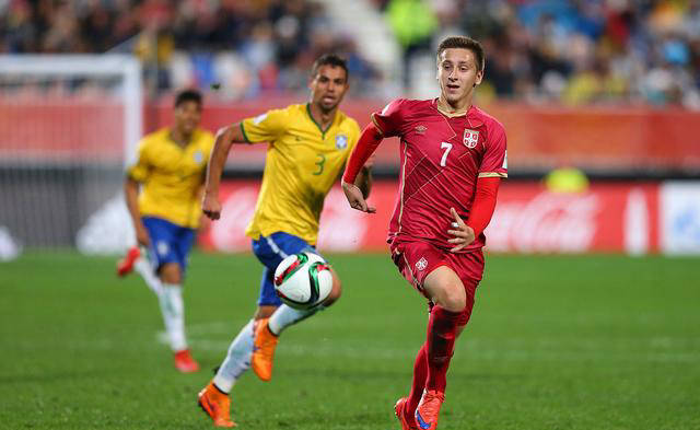 塞尔维亚锋线爆发，逆转头名阻止瑞士冲冠