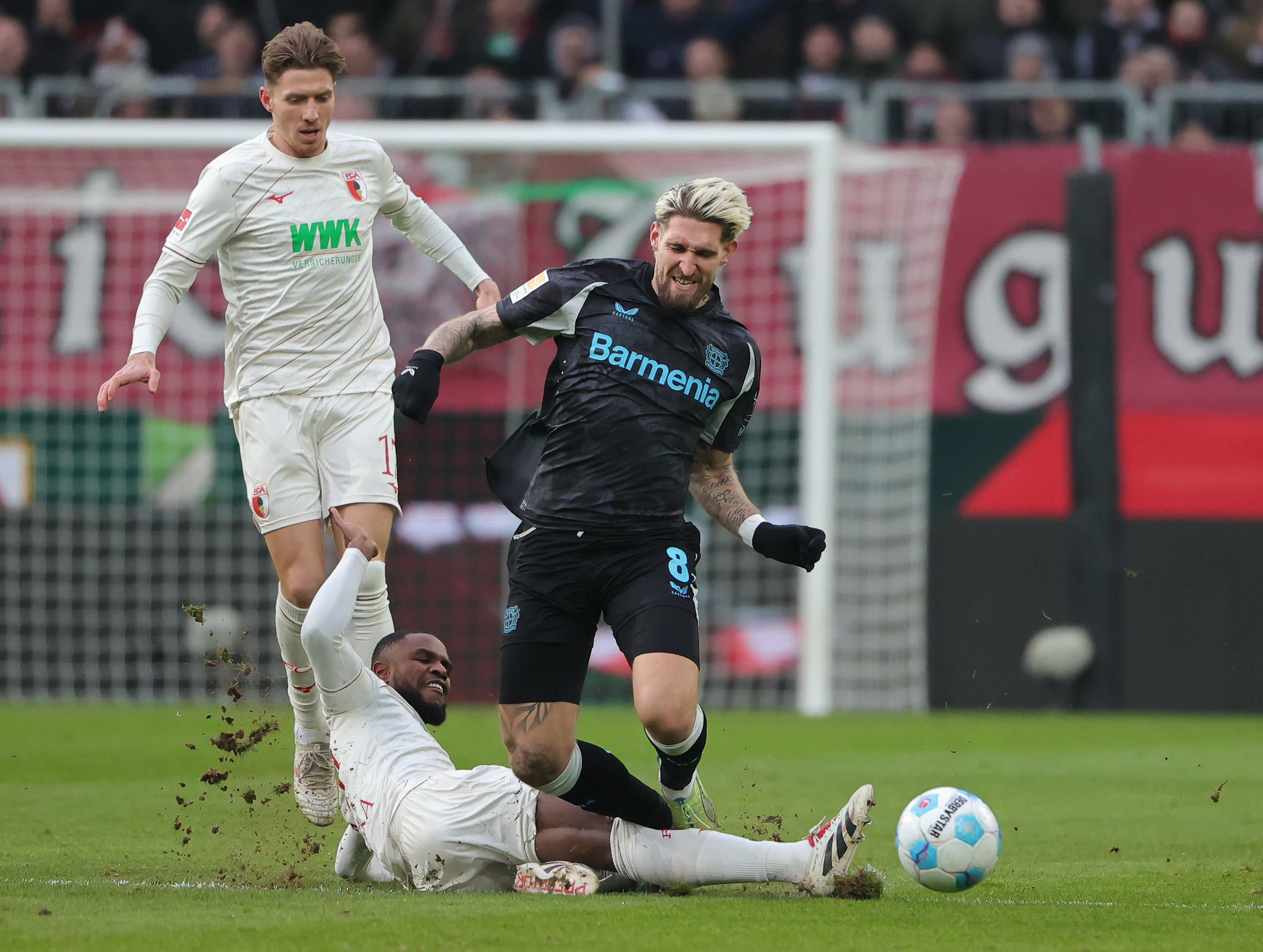 多特蒙德客场绝杀奥格斯堡,豪取三分 多特蒙德客场绝杀奥格斯堡,豪取三分