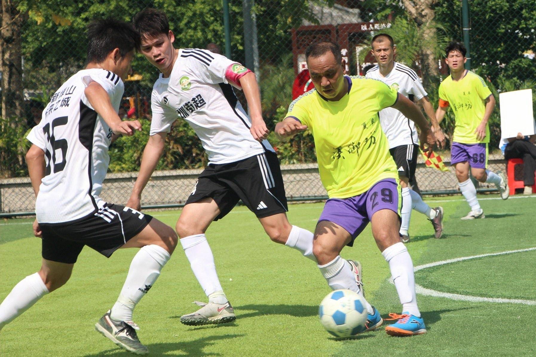 开云体育官方网站-夺冠球队风采依旧，国际盛大足球赛引人瞩目