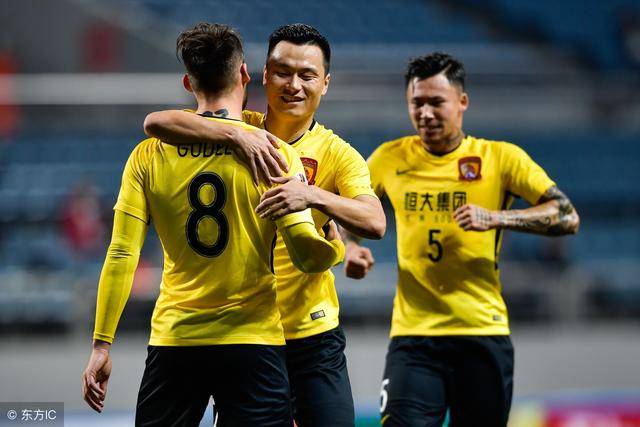 外援助攻串连,球队连胜保持头名位置 外援助攻串连,球队连胜保持头名位置