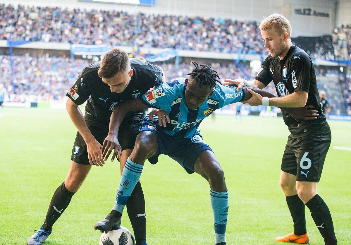 奥格斯堡积分堪忧,球队降级之忧渐浓 奥格斯堡积分堪忧,球队降级之忧渐浓