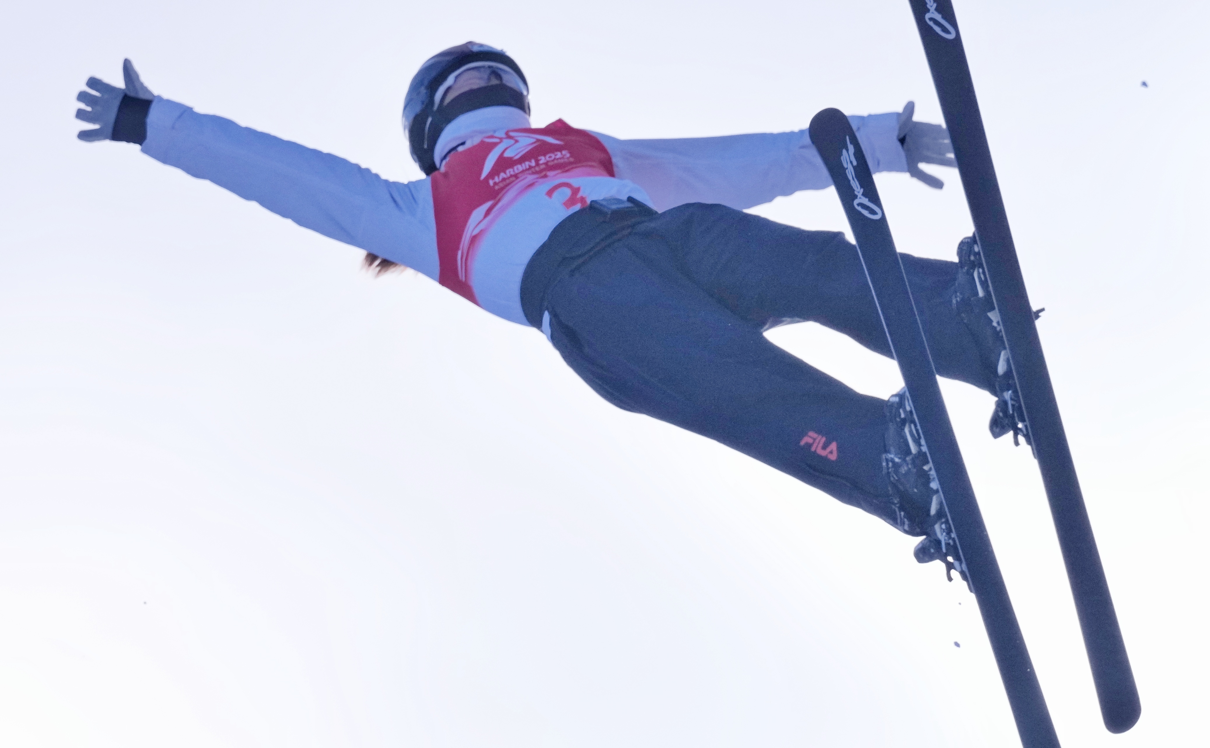 新西兰选手在雪上表演项目中斩获金牌