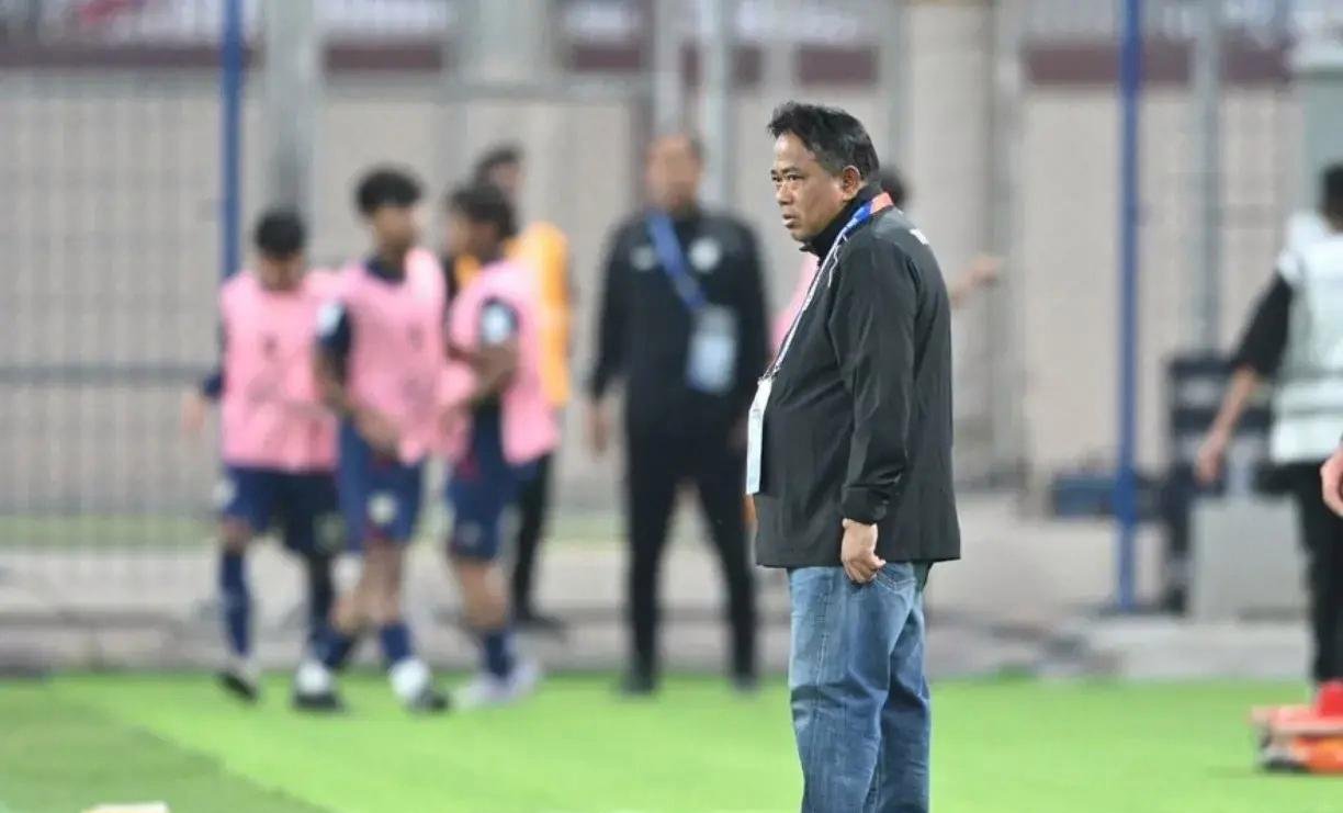 泰国球队球迷近距离支持本土英雄 泰国球队球迷近距离支持本土英雄