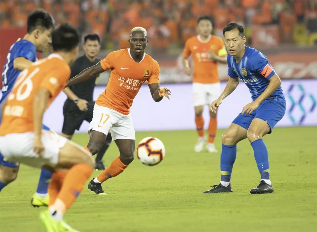 江苏苏宁逆转武汉卓尔，豪取三分