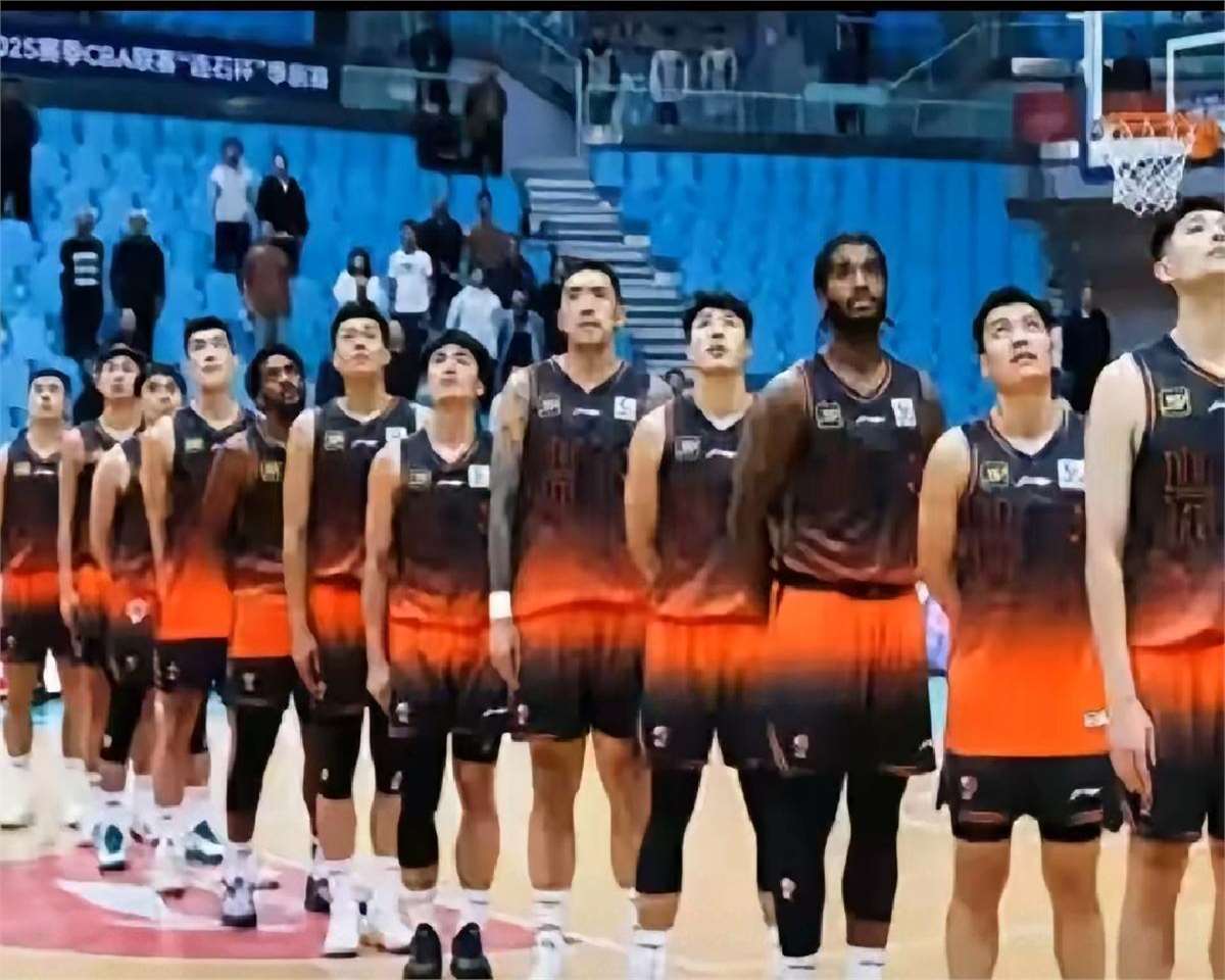 山东男篮客场胜利,紧紧追随积分榜前列球队的简单介绍 山东男篮客场胜利,紧紧追随积分榜前列球队的简单介绍