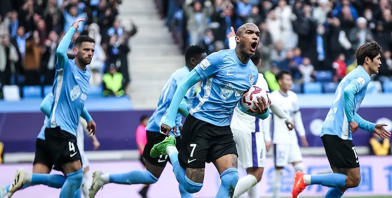 强强对决再次演绎足球场上激烈较量的简单介绍 强强对决再次演绎足球场上激烈较量的简单介绍