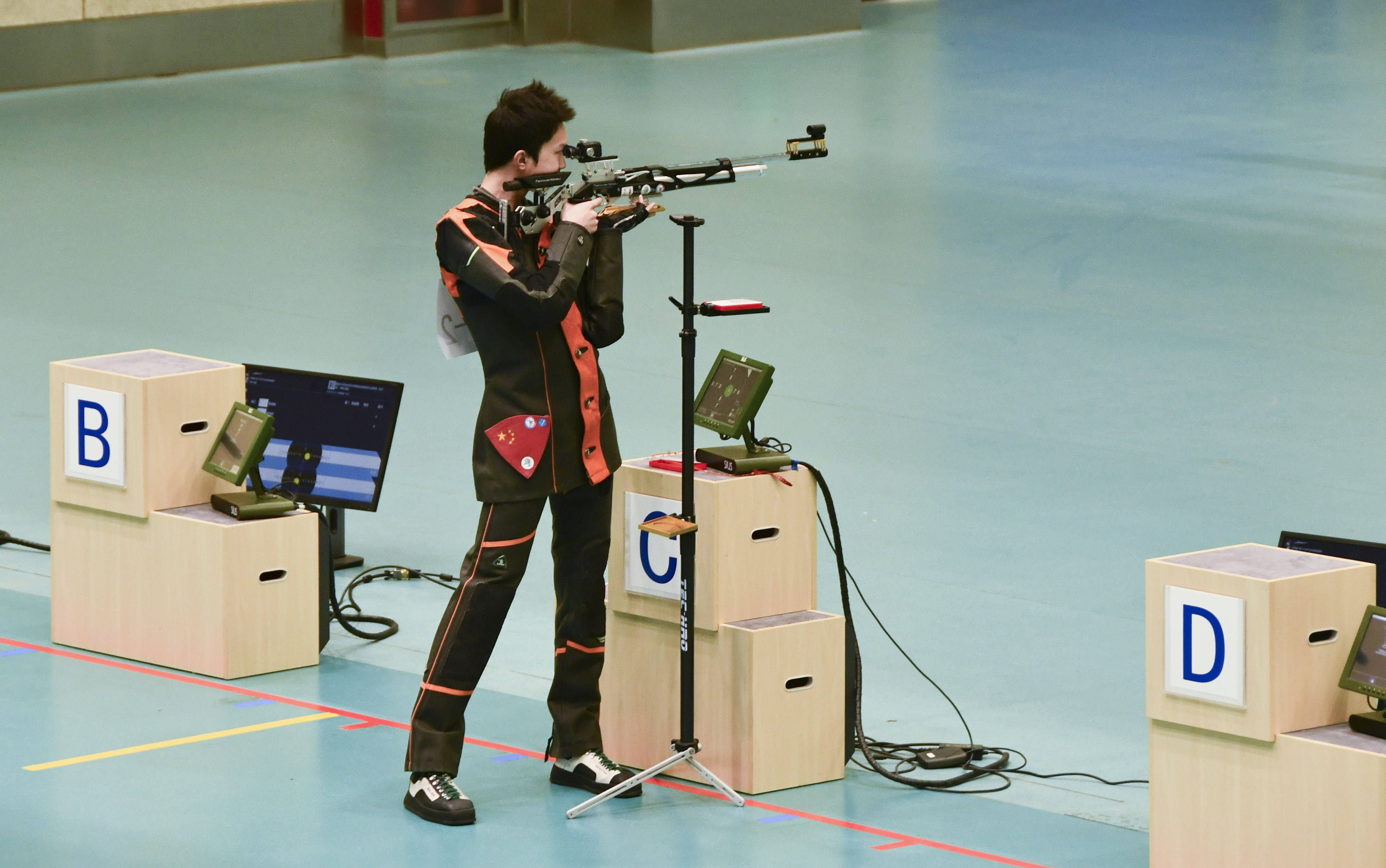 包含射击项目比拼激烈,选手获得铜牌的词条 包含射击项目比拼激烈,选手获得铜牌的词条