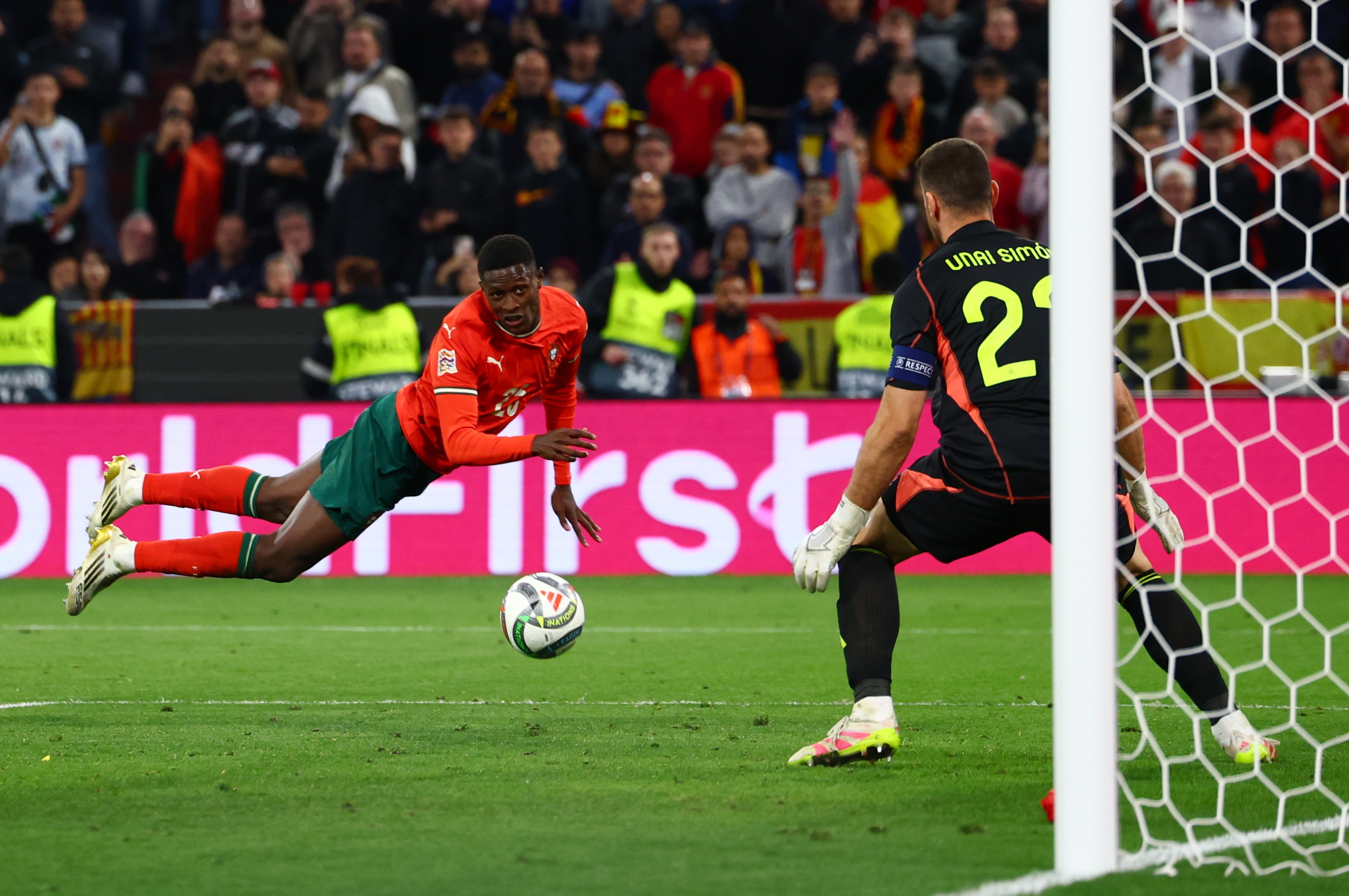 荷兰大胜葡萄牙,成功杀入欧预赛淘汰赛 荷兰大胜葡萄牙,成功杀入欧预赛淘汰赛