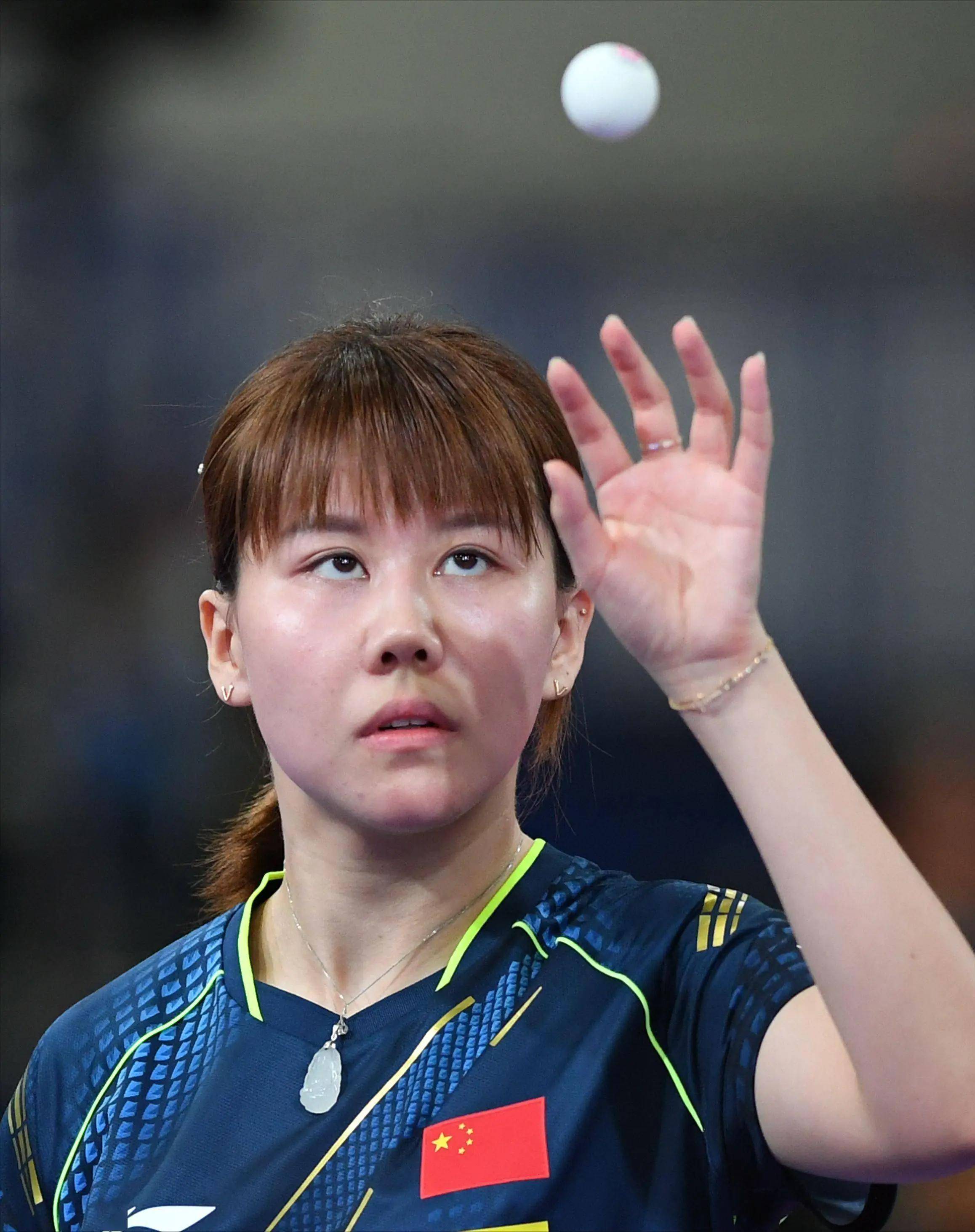 荷兰游泳健将领跑，蝉联冠军