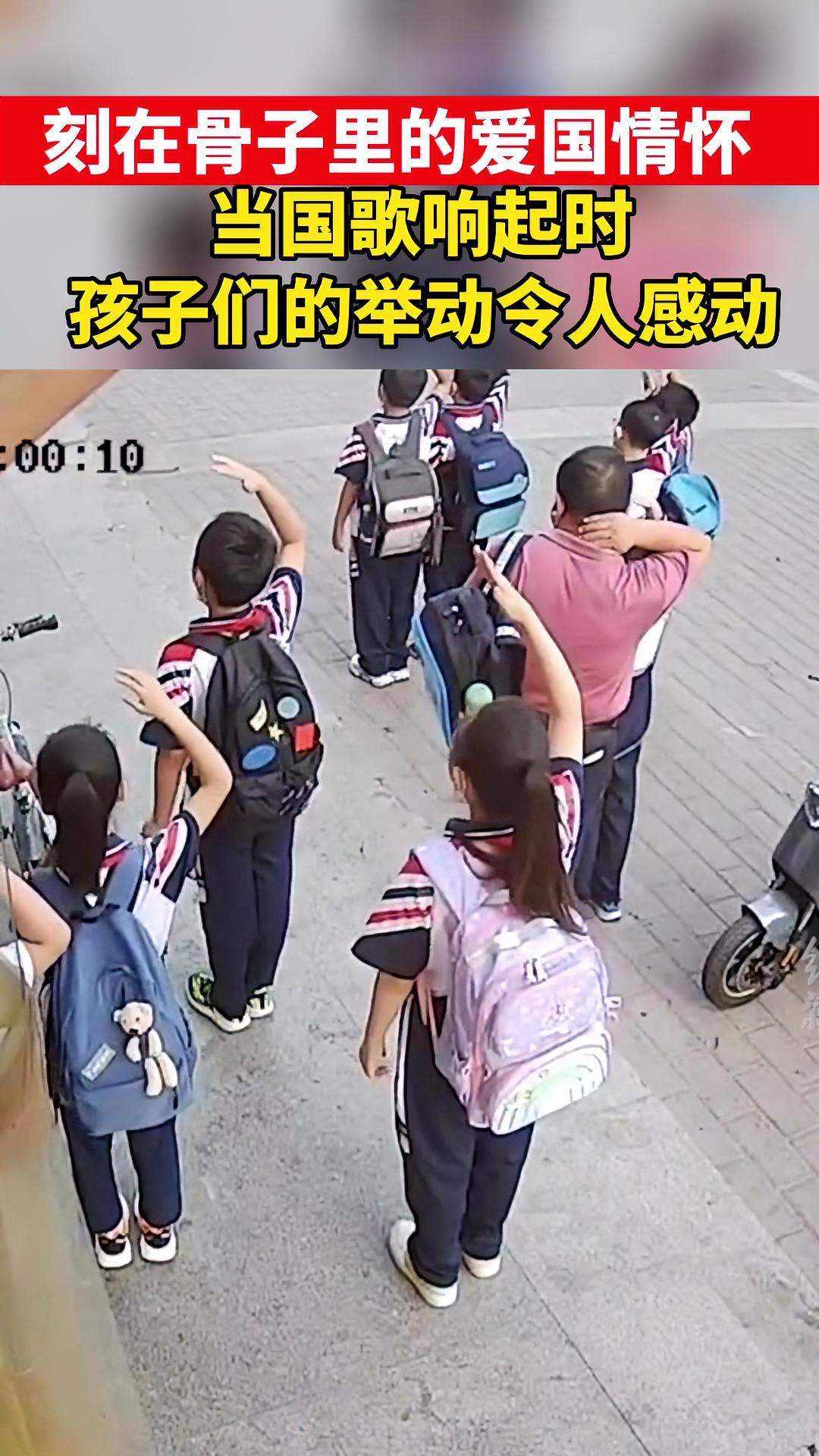 拿坡里三连胜，赢得球迷们的喝彩