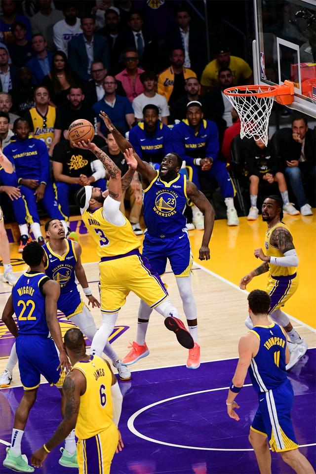 勇士队击败湖人队，取得连胜