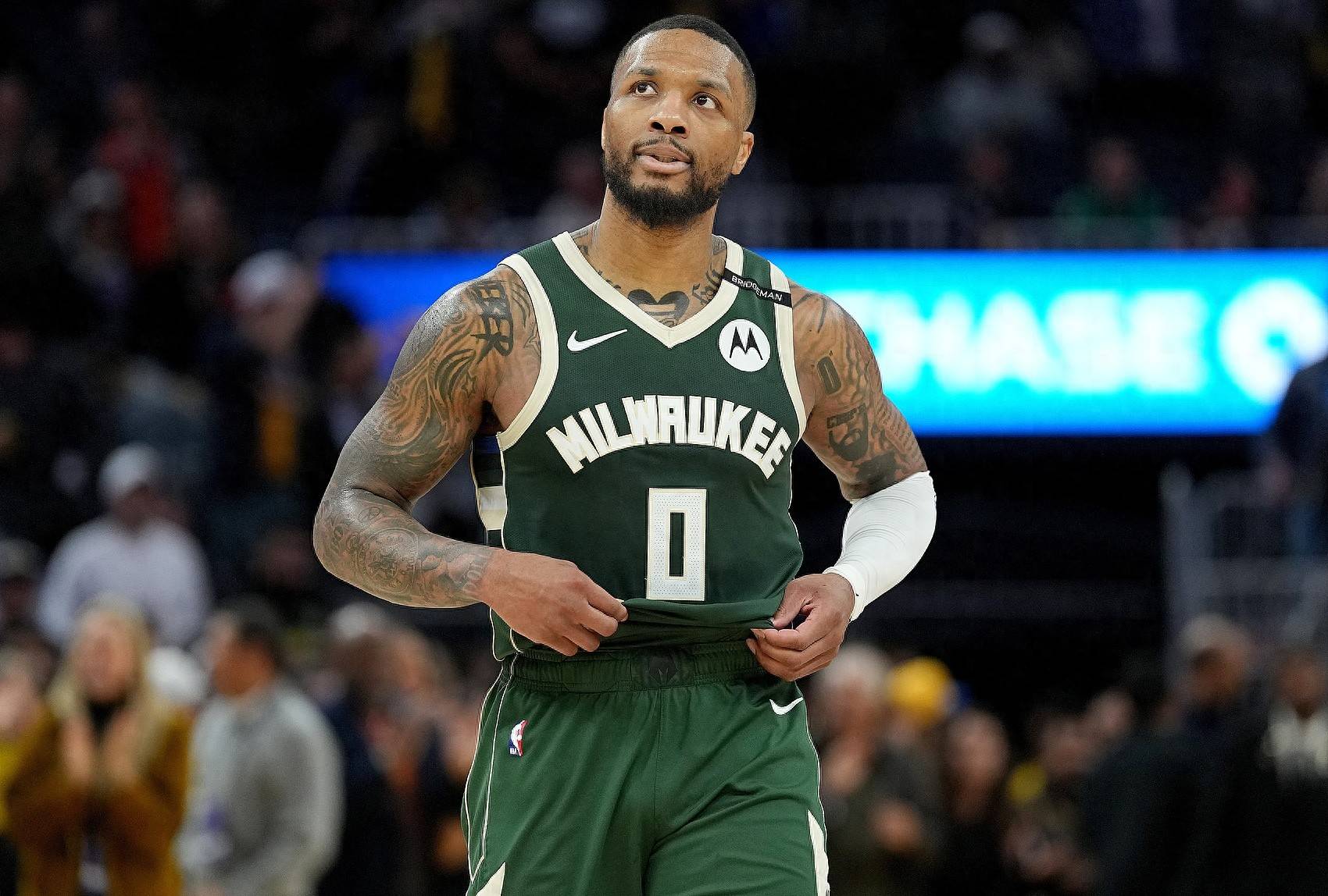 关于雄鹿胜骑士，安特托孔波贡献全场最高27分的信息