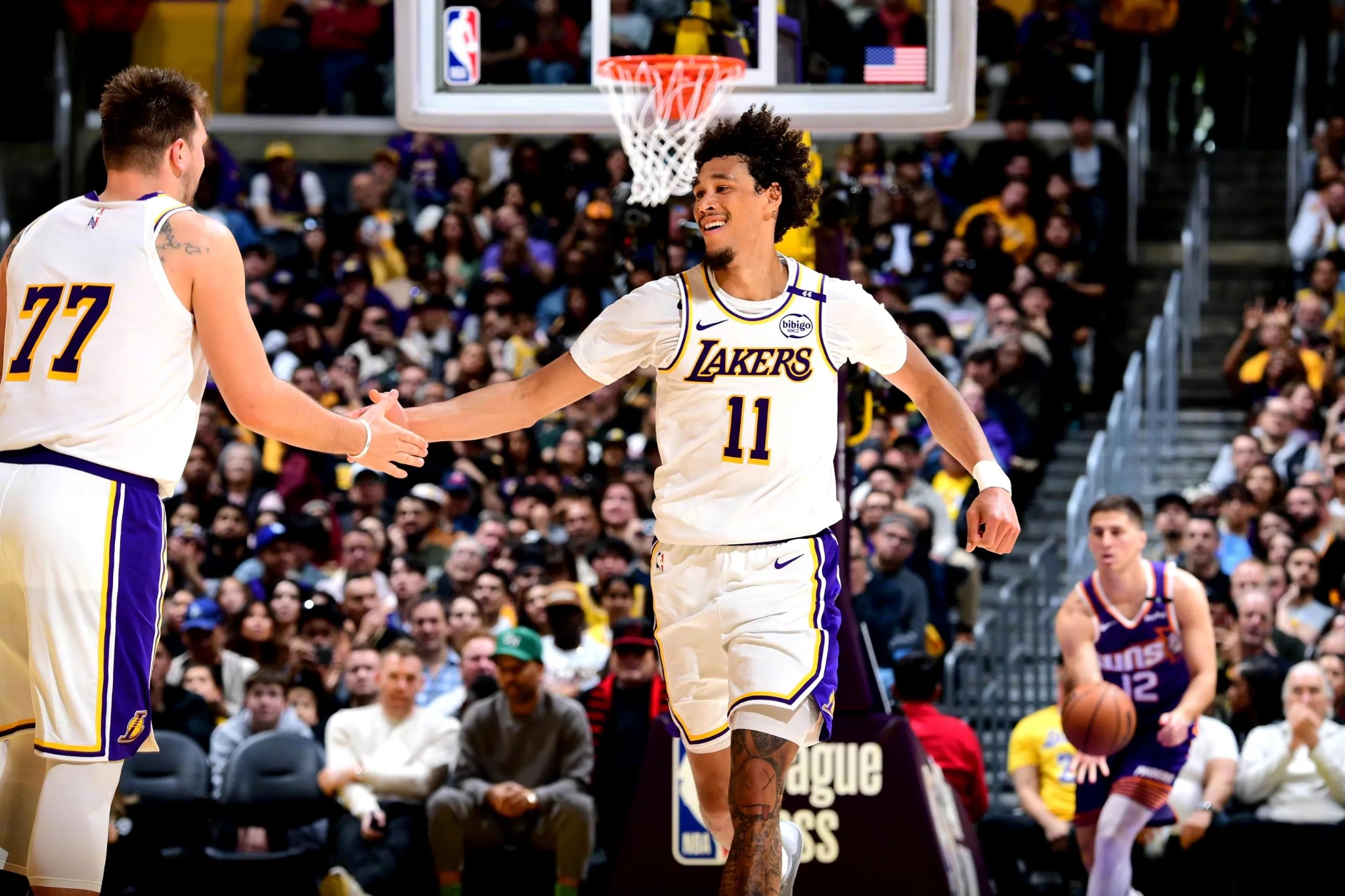 开云体育在线-湖人再胜太阳，取得两连胜