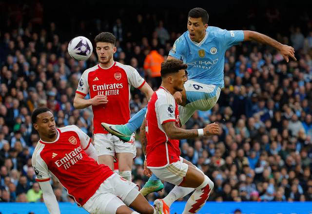 曼城客场大胜对手,继续紧追英超领头羊 曼城客场大胜对手,继续紧追英超领头羊