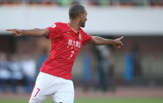 恒大客场不敌上港,遭遇阻击失分 恒大客场不敌上港,遭遇阻击失分