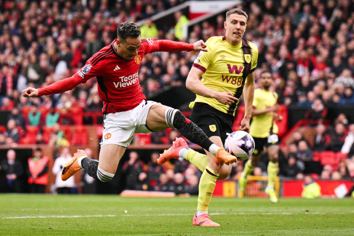 曼联大失所望,欧冠梦碎赛场告别 曼联大失所望,欧冠梦碎赛场告别