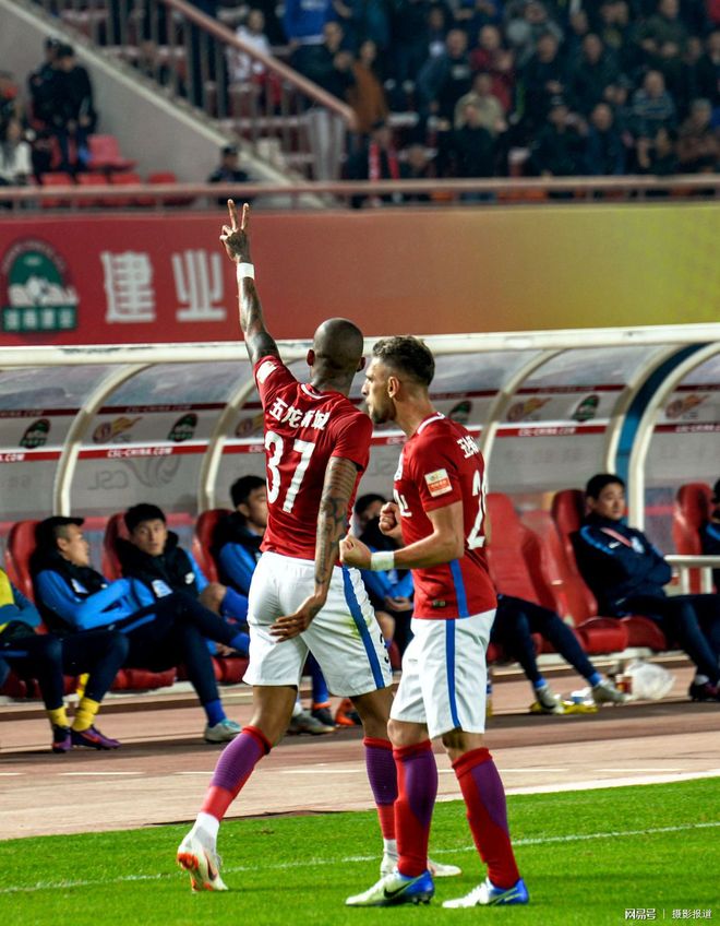 富力客场大胜建业，重回胜利之路！