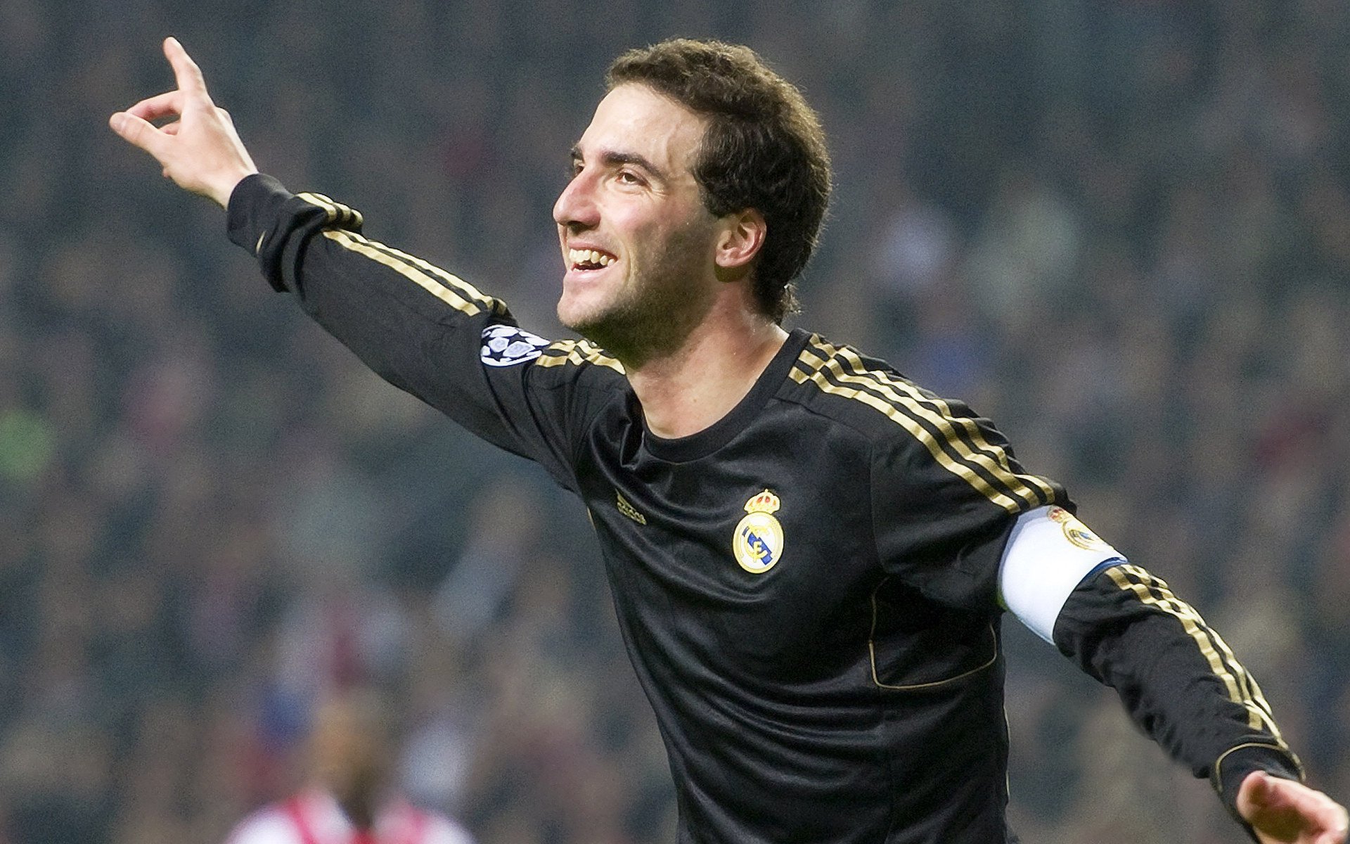 足球世界的平行交响曲，毕尔巴鄂的执着、新西兰的勇气与拉什福德的星光