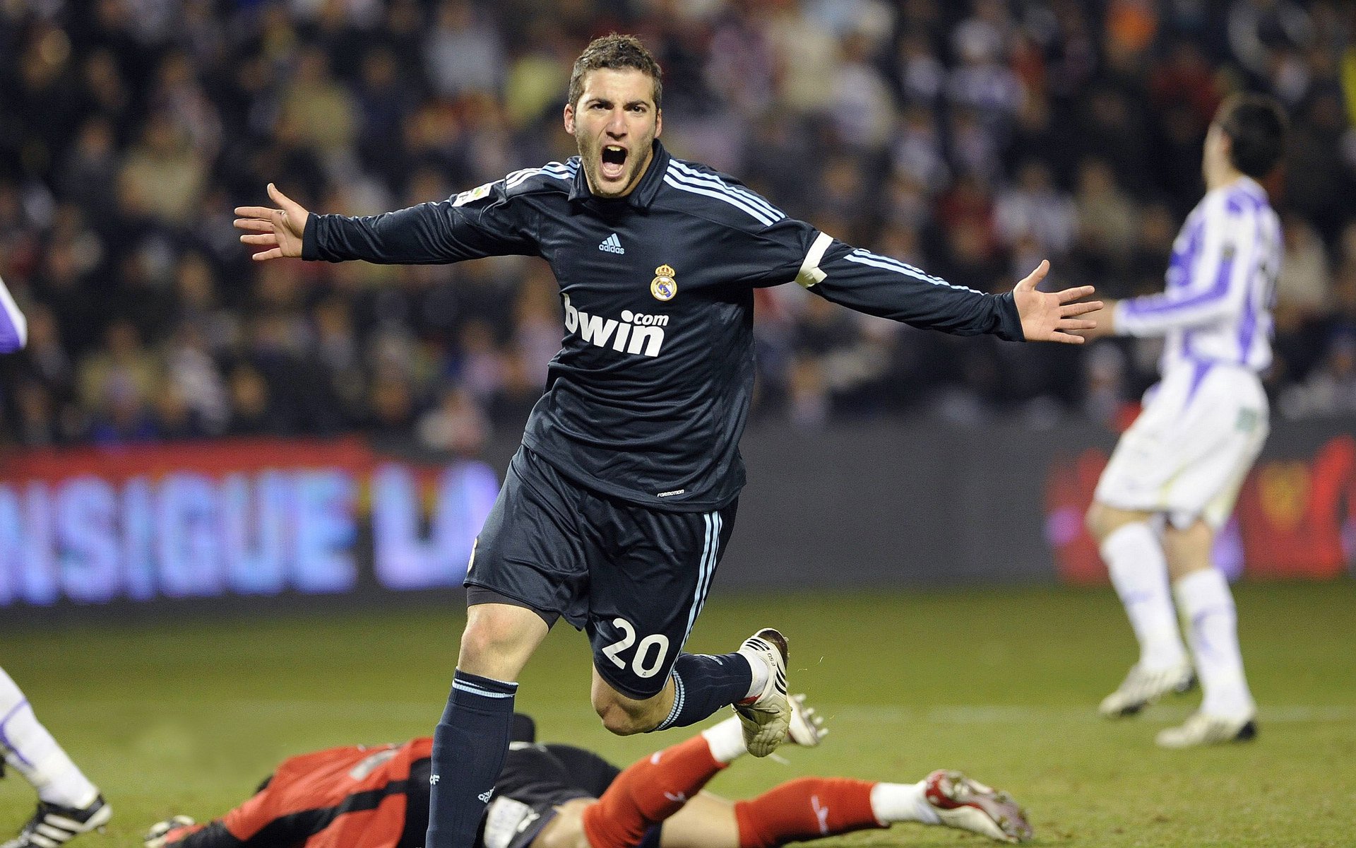 超越友情的征服，苏亚雷斯的马竞式爆发如何给比利时上了一课