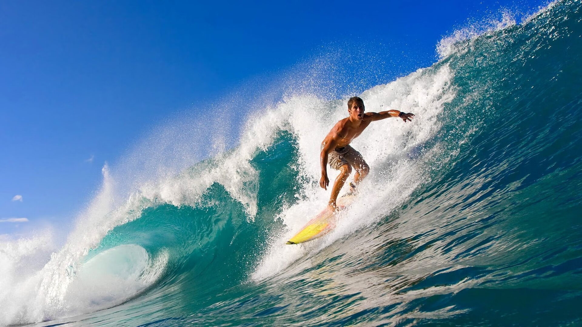 开云体育下载-风暴眼，迈凯伦鏖战红牛二队，觉醒的雄狮勒克莱尔全程追击